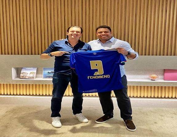 bet365官方网站-老板罗纳尔多穿的第一件克鲁塞罗球衣 卖了1万欧